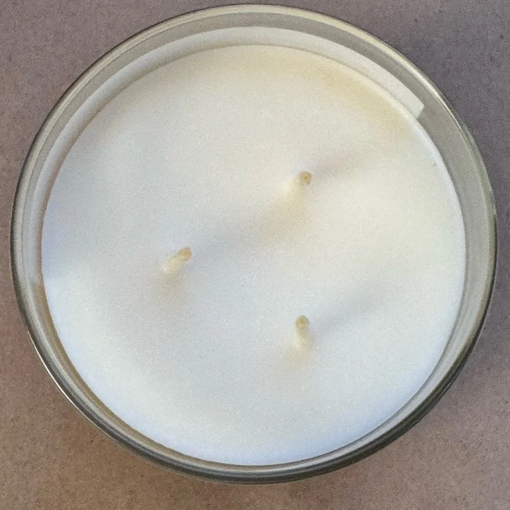 Bath and Body Works Cinnamon Caramel Swirl Three Wick Candle. 14.5 oz/411g - Picture 2 of 5